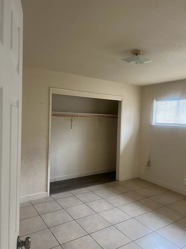 Building Photo - 2 BD & 1 BA SINGLE FAMILY HOME AVAILABLE N...