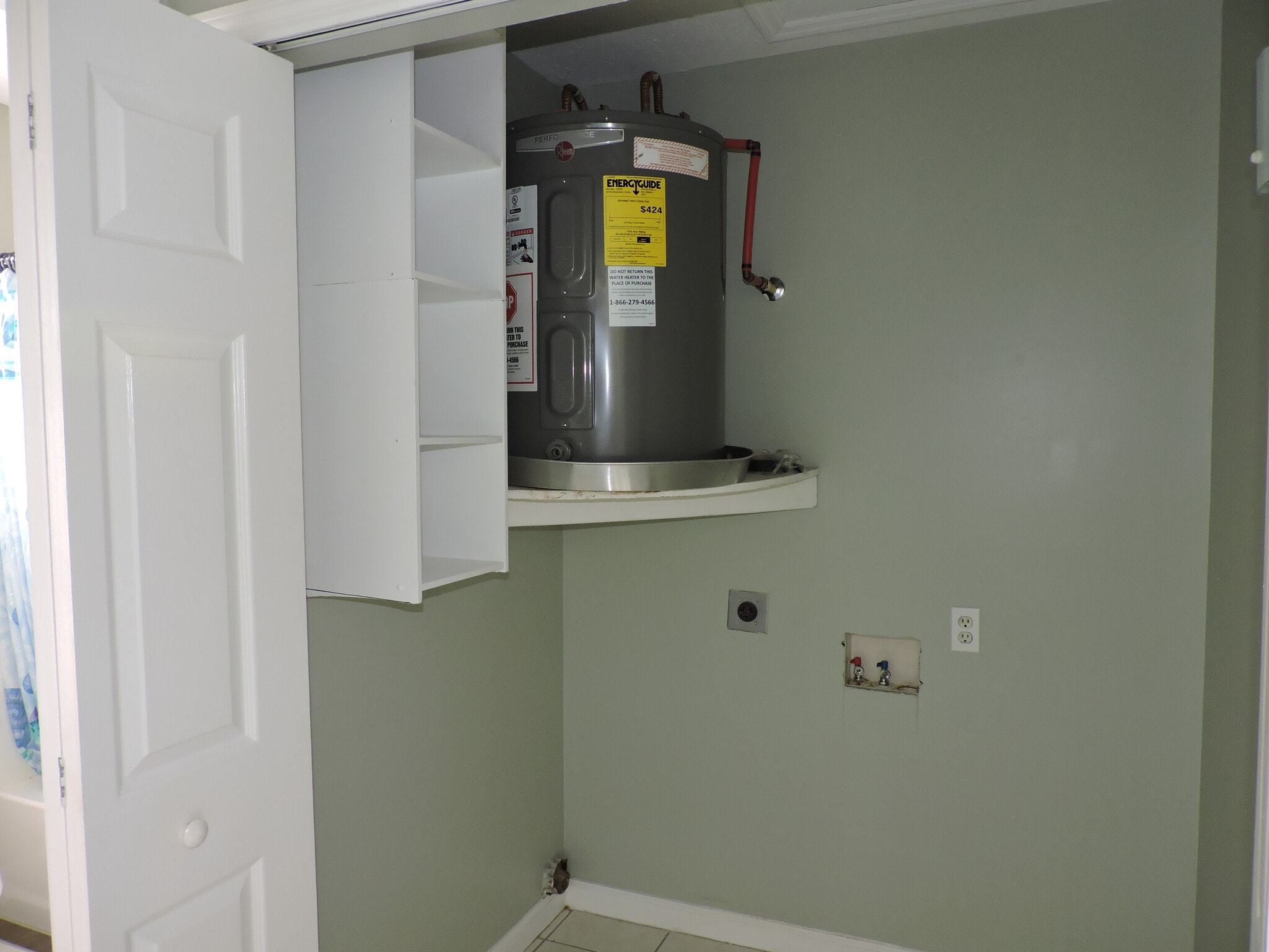 Building Photo - 5931 Pinetree Ave