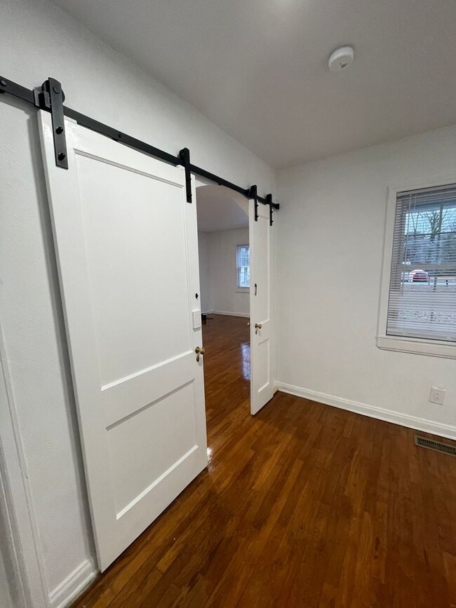 Building Photo - Adorable Chickamauga House