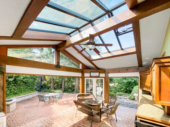 Building Photo - Garfield House: Fully Furnished House, Large private lot across from Golf Course $300 Utility Fee