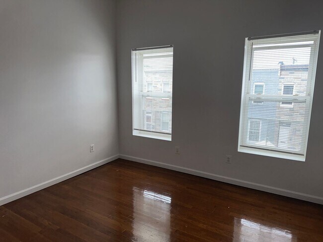 Building Photo - Beautifully Renovated Home! Corner House! Central Air! Available Now!