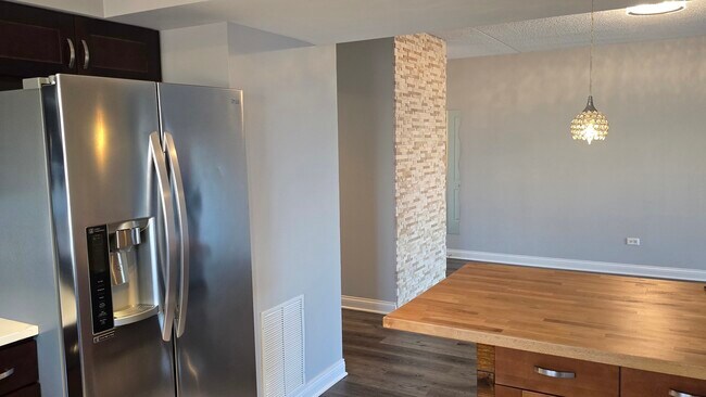 Building Photo - 635 Perrie Dr