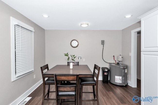 Building Photo - 2910 Wilson Dr NW