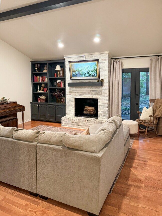 Building Photo - Parkwood Blvd.