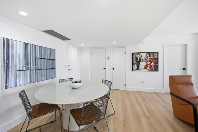 Building Photo - 3546 S Ocean Blvd