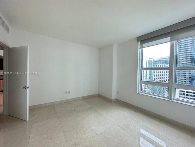 Building Photo - 950 Brickell Bay Dr
