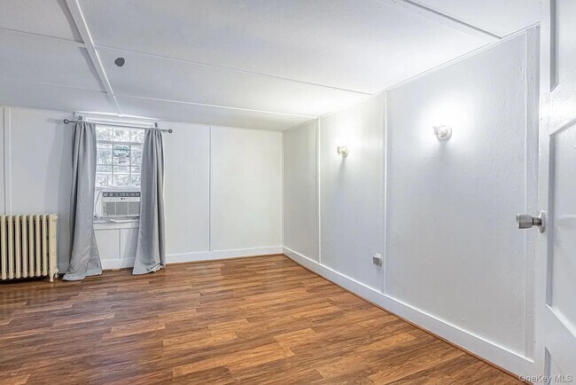 Building Photo - 3 NY-343