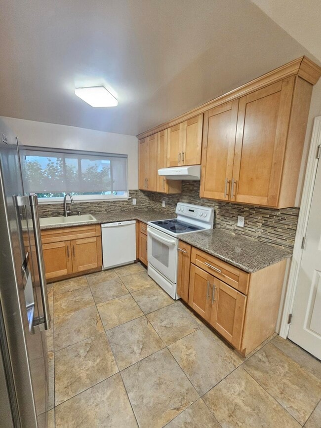 Building Photo - 2253 Hamlin Dr