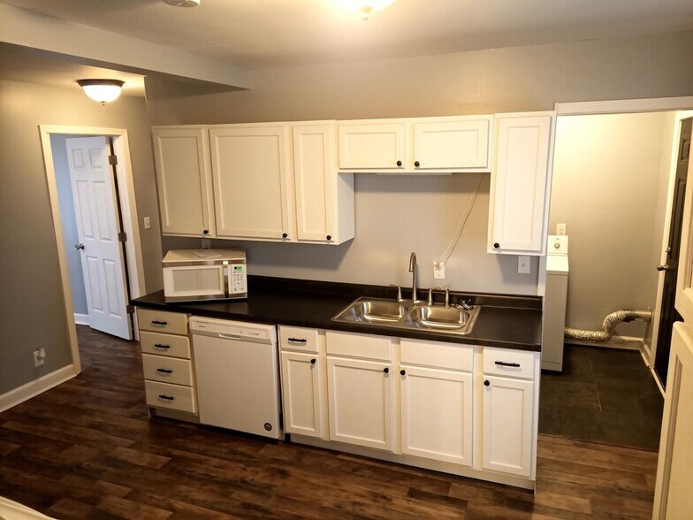 Newly renovated kitchen with new appliances and flooring. - 303 Fleetwood Dr