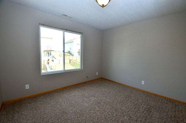 Building Photo - Desirable Brook Run Village Home!