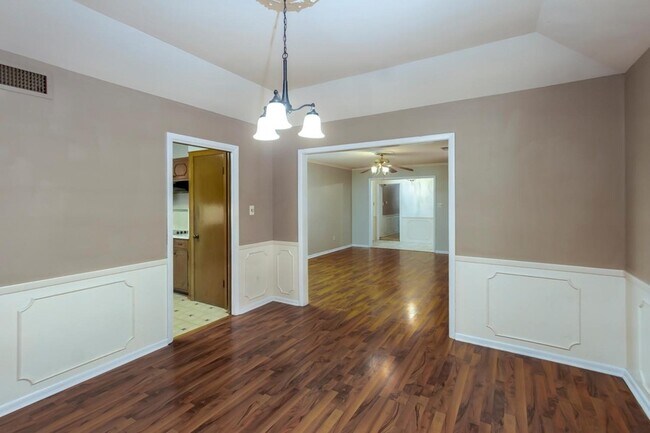 Building Photo - 1510 Belvedere Dr