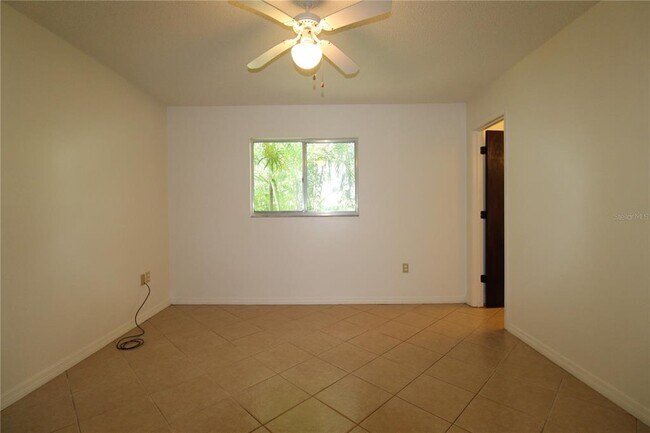 Building Photo - 1819 Vamo Dr