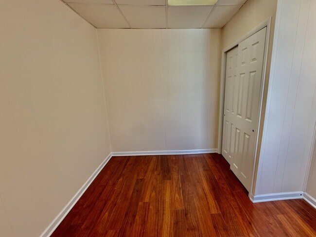 Building Photo - Spacious 3 BR / 1 BA HOUSE in Great South Philly location w/ Hardwood Flooring-Nice Kitchen-Washe...