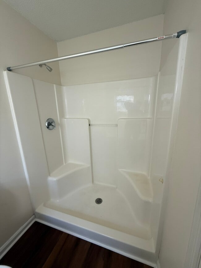 Building Photo - Newly renovated ranch home