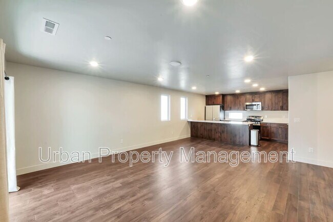 Building Photo - 1590 S 900 W