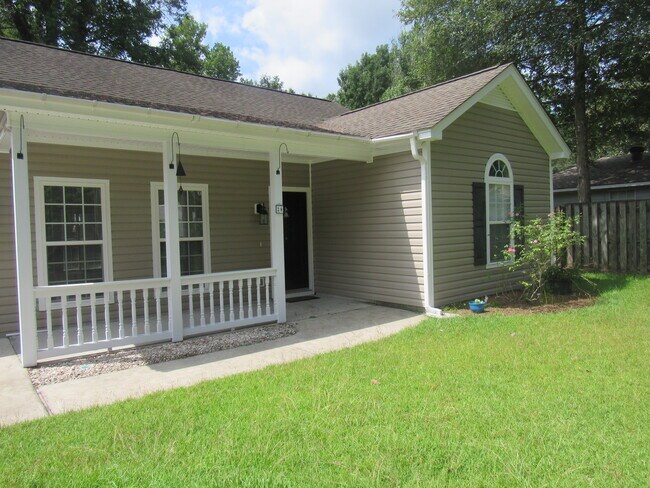 Building Photo - 28 Azalea Ave