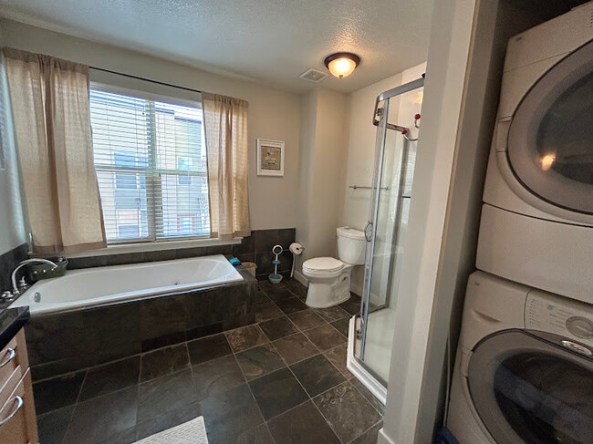 Building Photo - 4577 Madison Ave