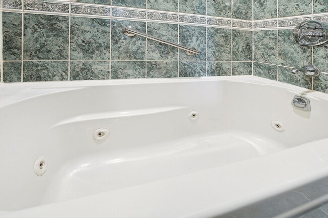 Building Photo - Move In Special! Logan Circle/ Dupont! Available Now! High End // 2 Bedroom / 2 Bathroom Condo