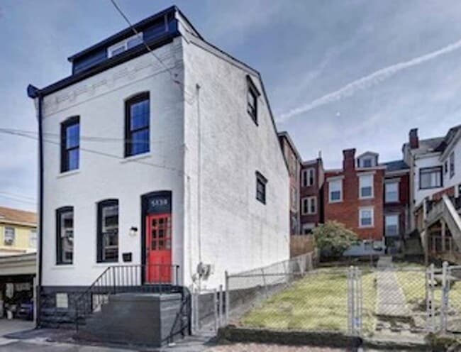 Building Photo - Luxury Home - Lawrenceville