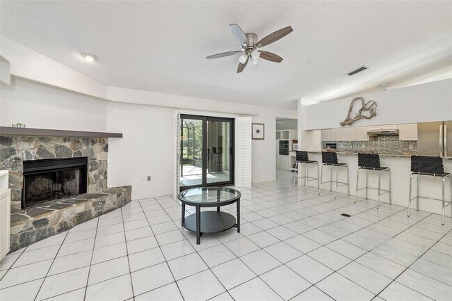 Building Photo - 4814 Country Oaks Blvd