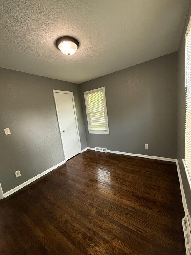 Building Photo - 4 bedroom 1 bathroom spacious property. Beautiful home section 8 ready. If you would like to view...