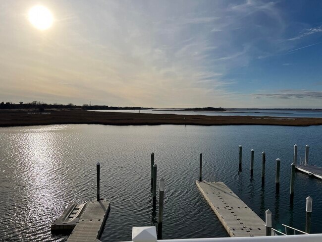 Building Photo - 802 N Harvard Ave