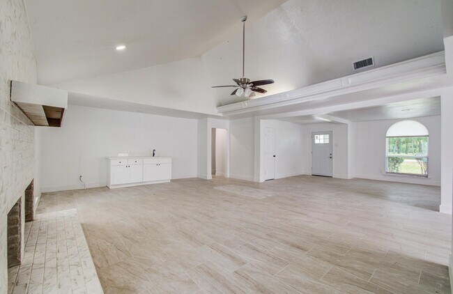 Building Photo - 494 Brandon Rd