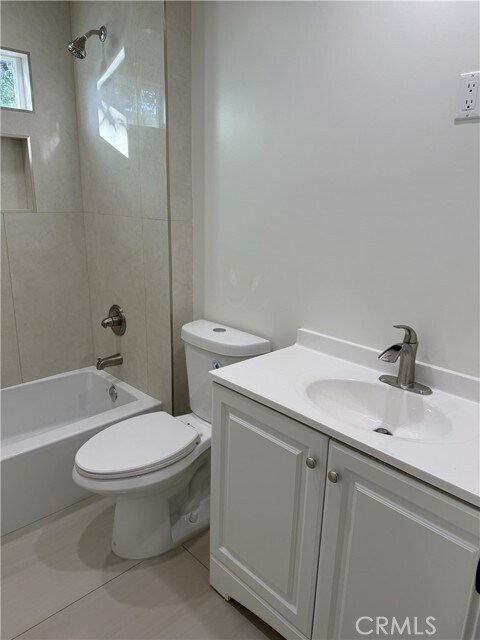 Building Photo - 2215 N Brighton St