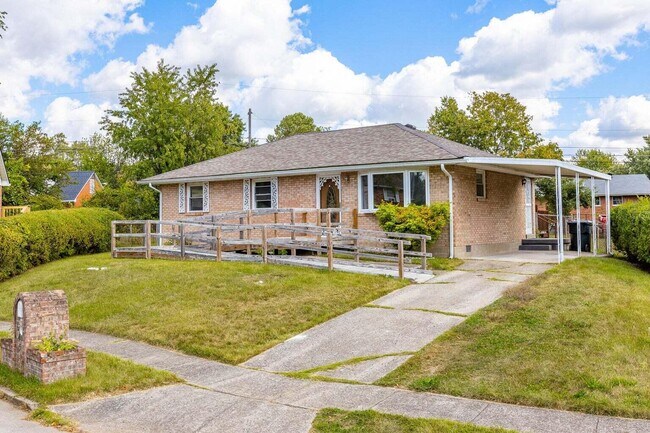 Primary Photo - 645 Carver Rd
