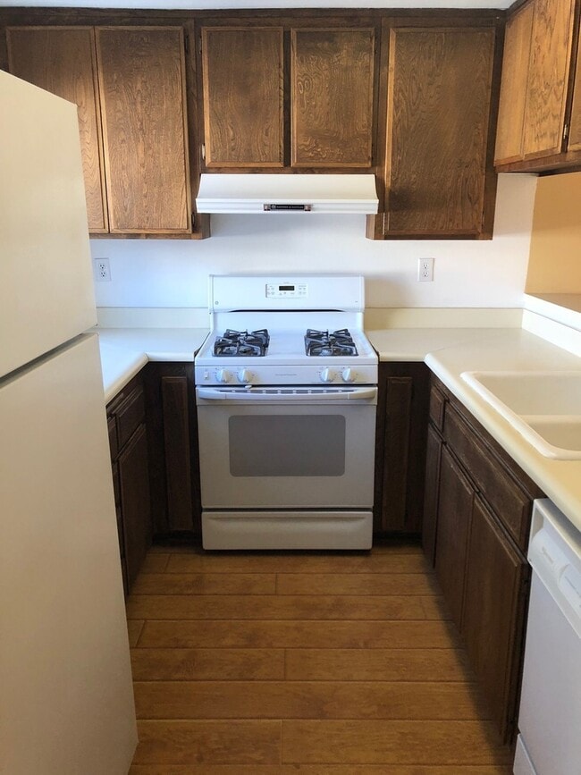 Building Photo - Nantucket Village Condo with Community Pool!