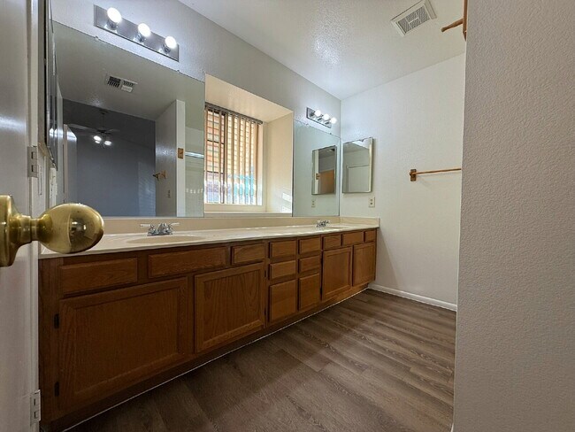 Building Photo - "Charming 3-Bed Oasis with Scenic Views in...