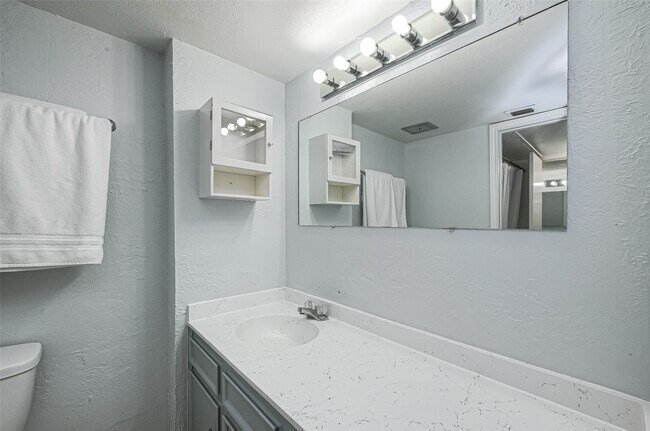 Building Photo - 10188 Beekman Pl Dr