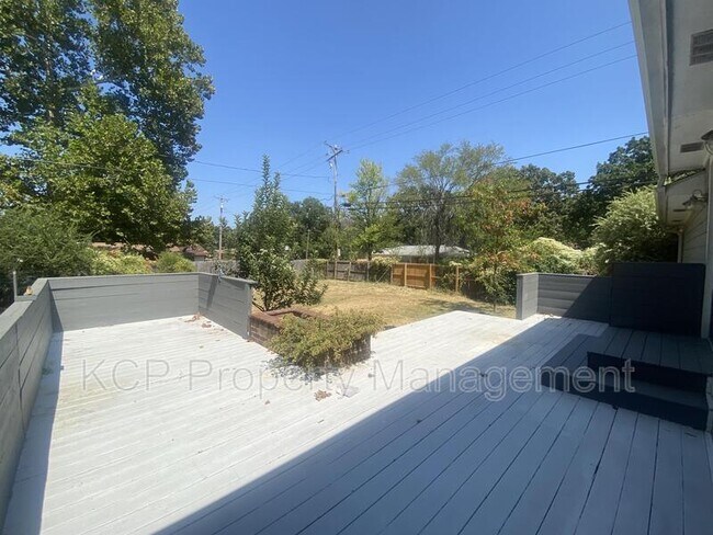 Building Photo - 3019 Independence St