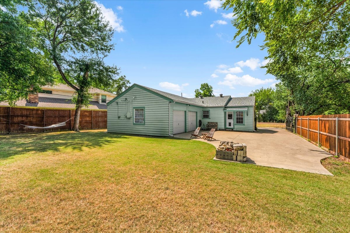 Building Photo - 3720 Oaklawn Dr