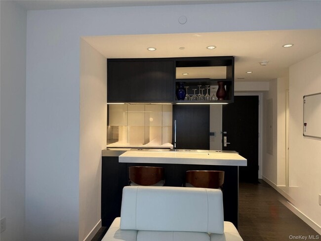 Building Photo - 252 South St