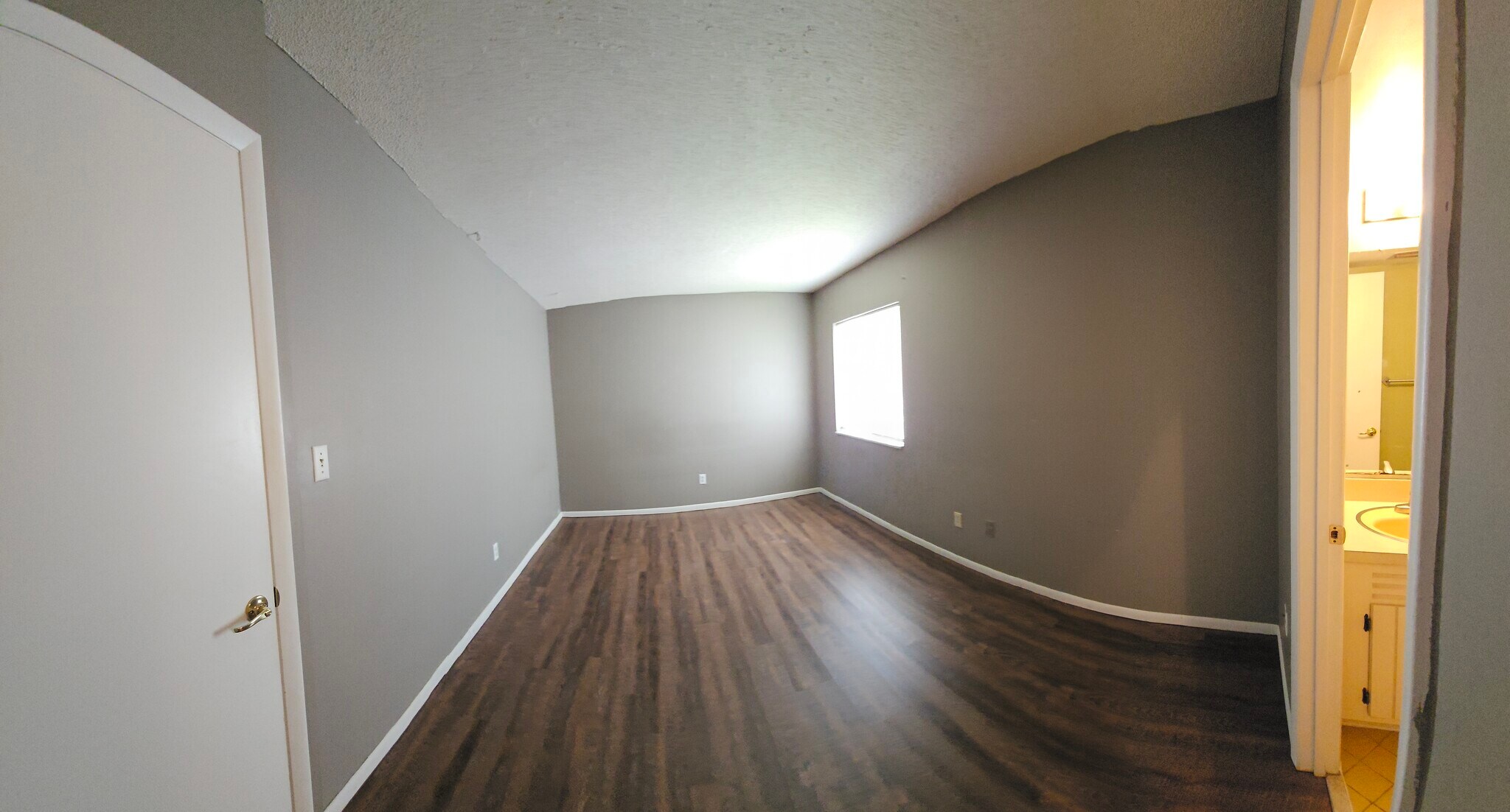 Building Photo - 682 Midway Dr