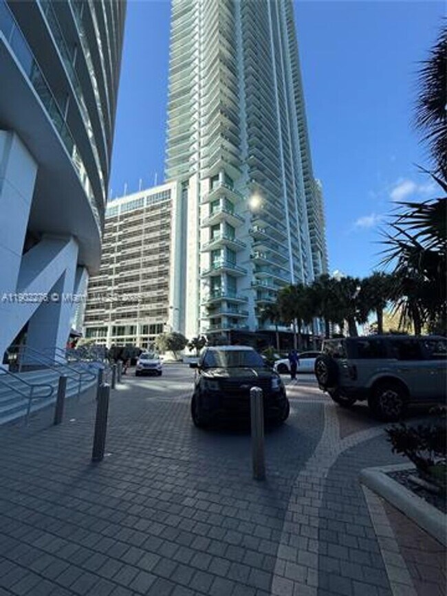 Building Photo - 888 Biscayne Blvd