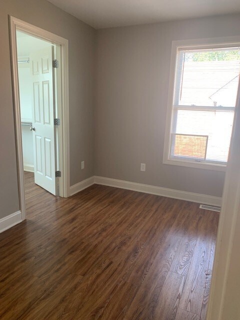 Building Photo - 641 W 44th St