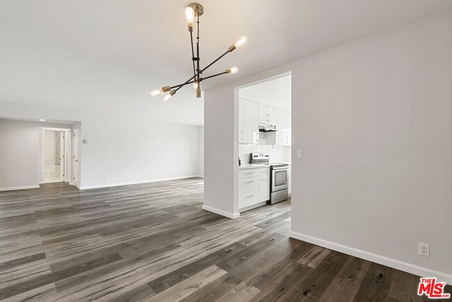 Building Photo - 645 Westmount Dr