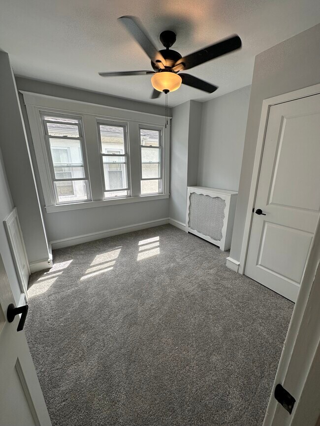 Building Photo - 529 Brookside Ave