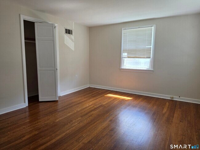 Building Photo - 68 Geissler Dr