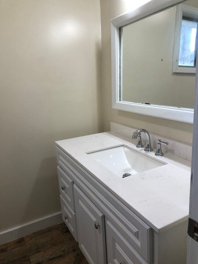 Building Photo - 4 Bedroom and 3 Bathroom home NLR