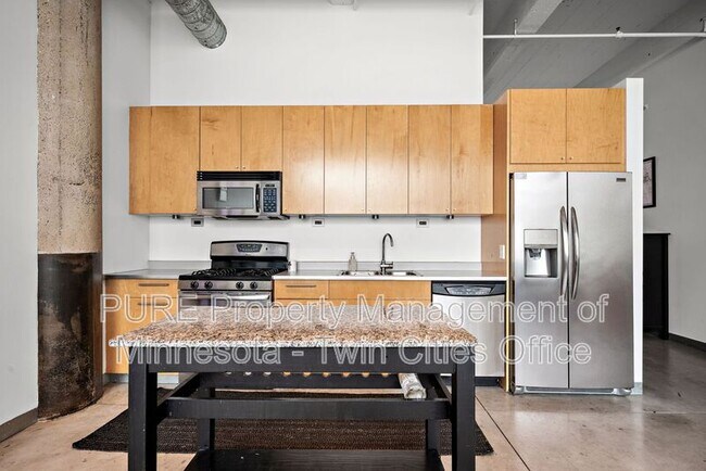 Building Photo - 700 N Washington Ave