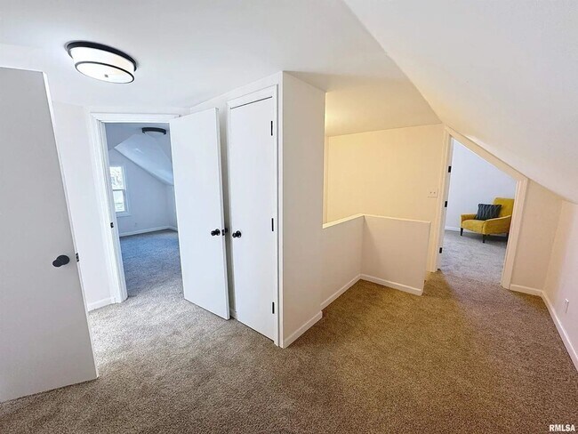 Building Photo - 3 Bedroom Rental in Moline