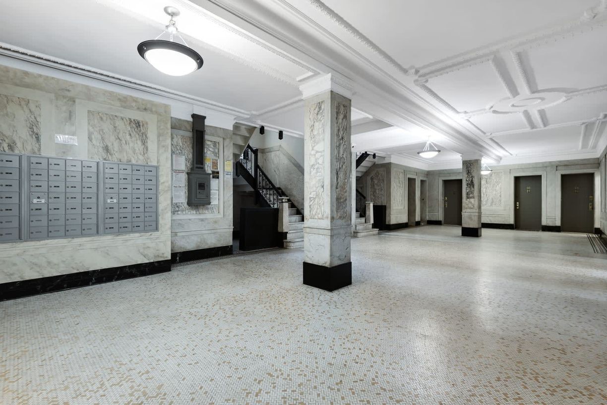 Building Photo - 69 Tiemann Pl