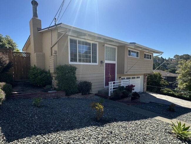 Building Photo - 2350 Rosewood Dr