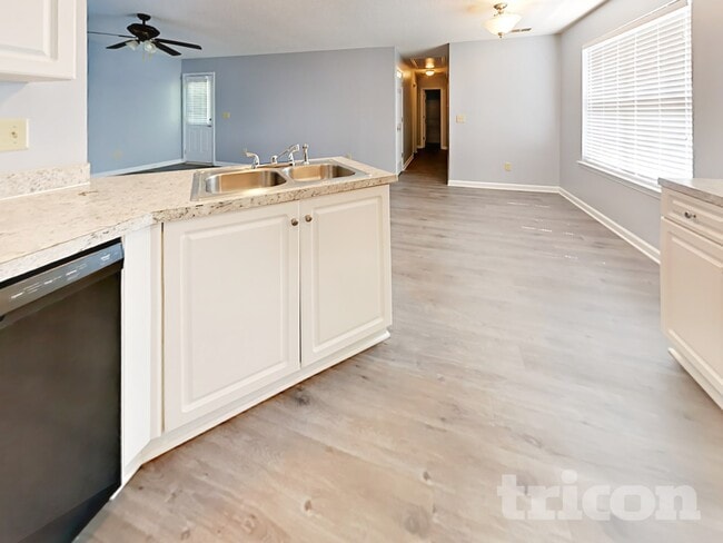 Building Photo - 22 Kingsway Rd