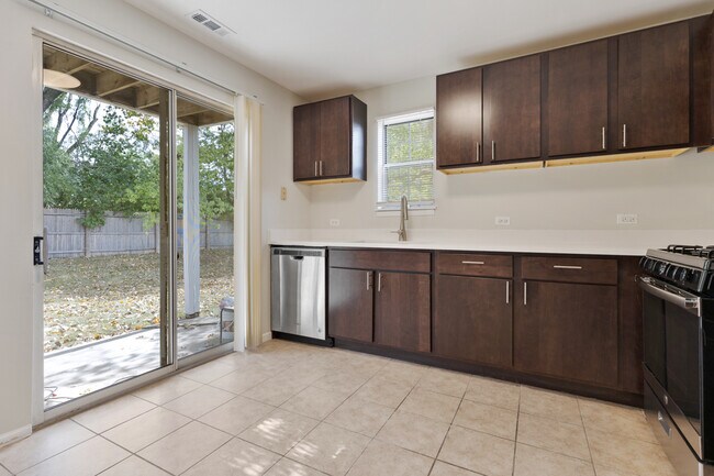 Building Photo - 86 Gant Cir