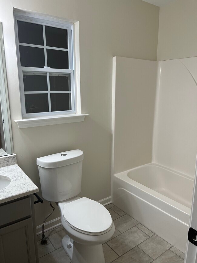 2nd Bath w/tub-shower combo - 542 Rogers Ln