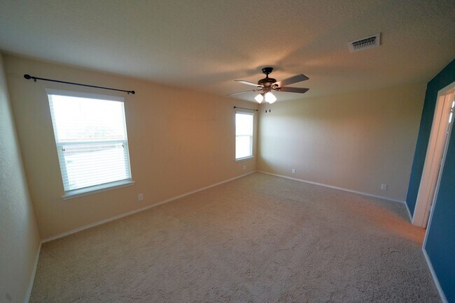 Building Photo - Gorgeous Selma Living with a Inground Pool! Realtor Commission: $625